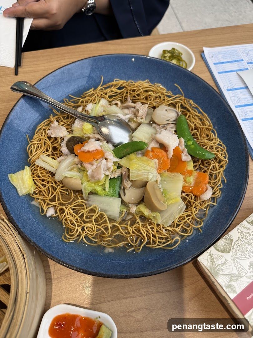 Dish with noodles and vegetables