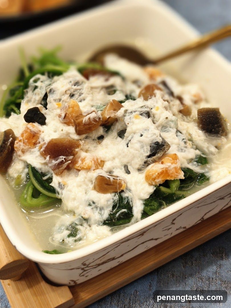 Creamy Spinach Dish with Tofu and Dried Fruits