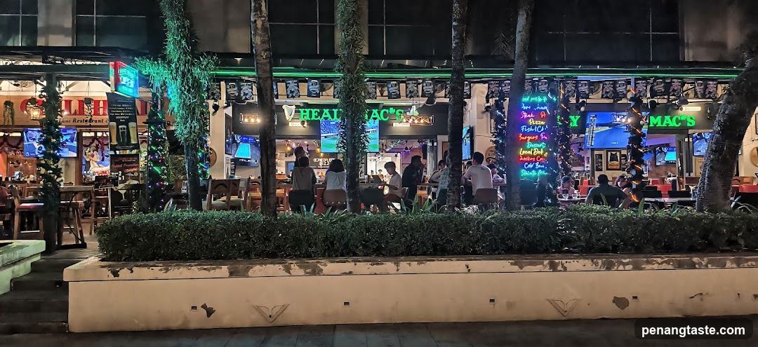 Night Scene of Outdoor Dining Area