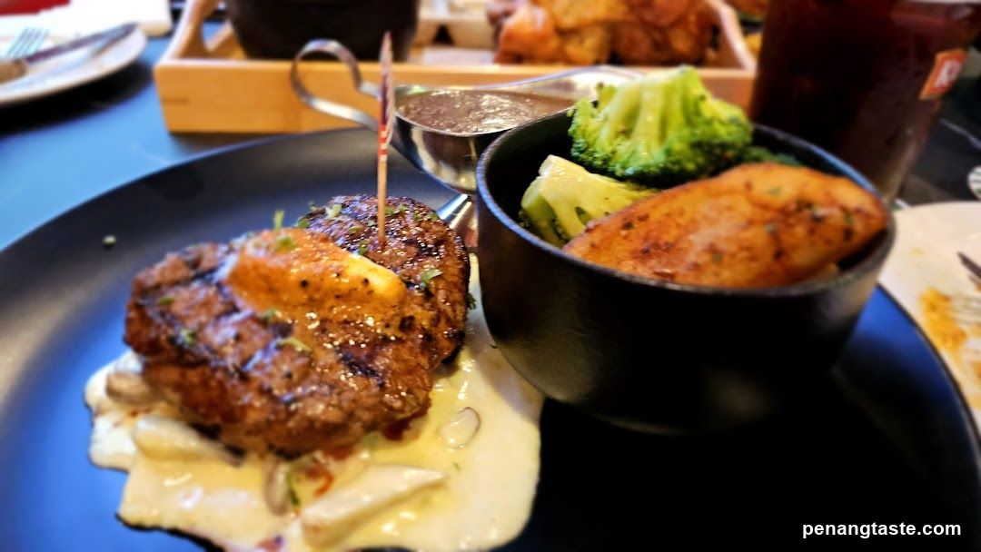 Steak and Broccoli Meal