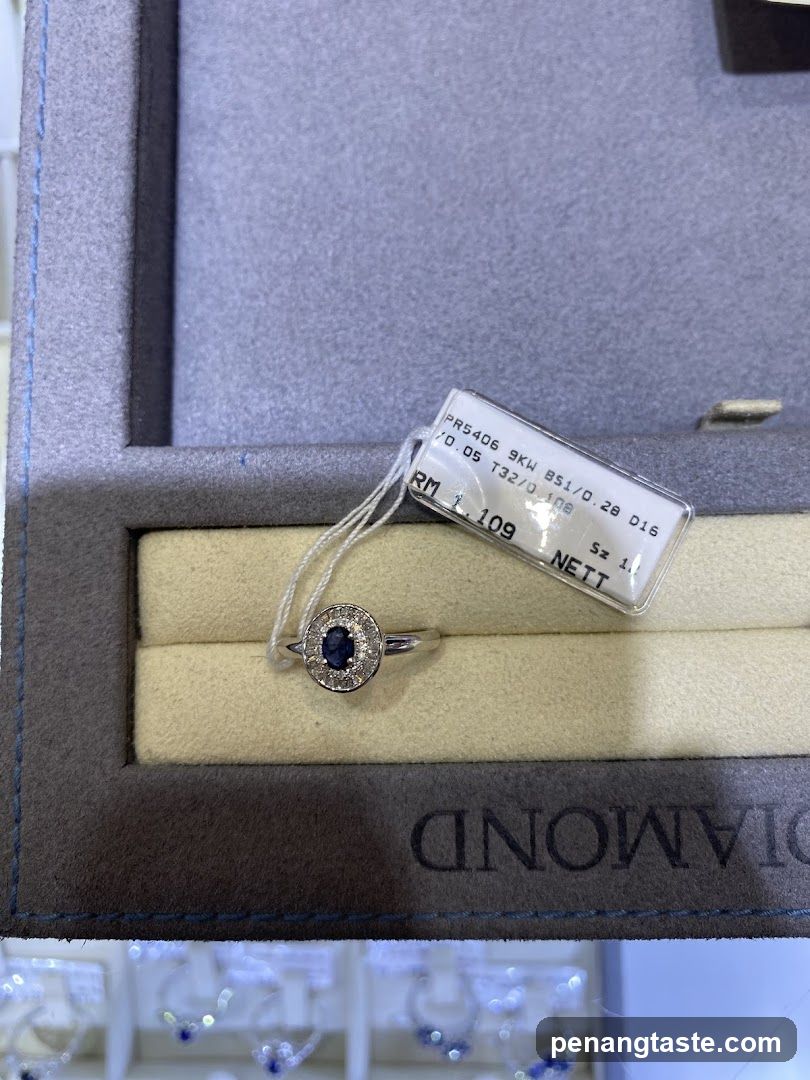Sapphire Ring Display
