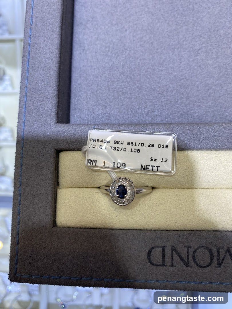 Sapphire Ring Display