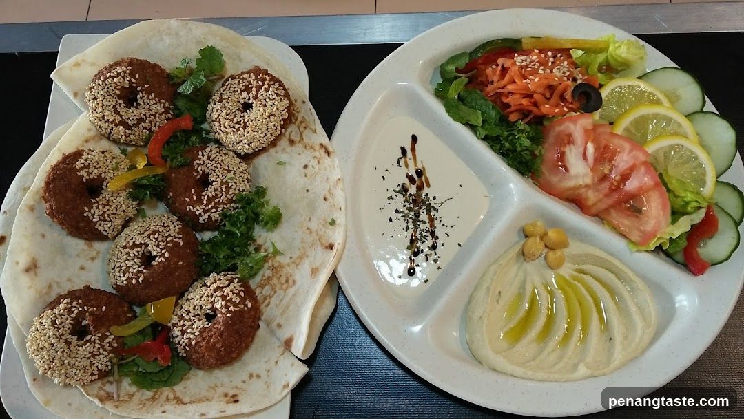 Mediterranean Platter with Falafel and Hummus