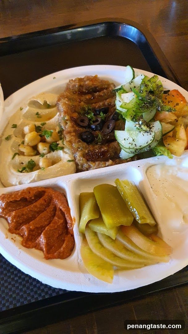 Afulad Plate with Hummus and Salad