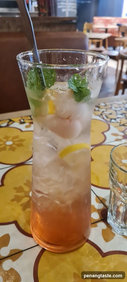 Iced Lemonade with Mint and Lime