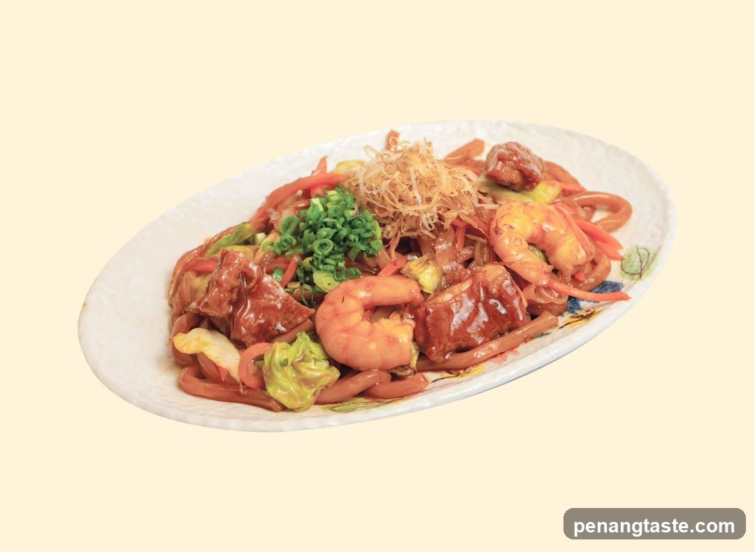 Stir-fried Seafood and Meat Noodles