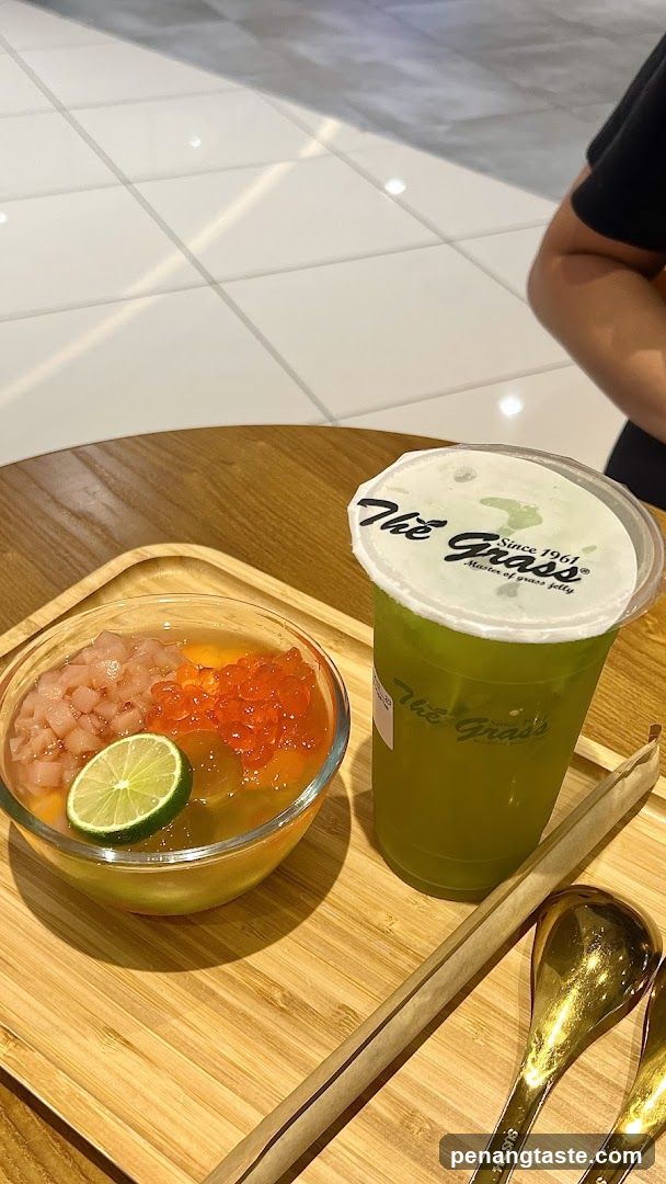 The Grass Dessert and Drink Set