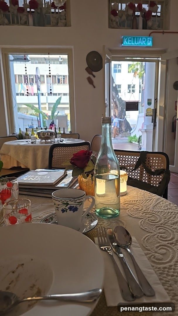 Dining Table Setting
