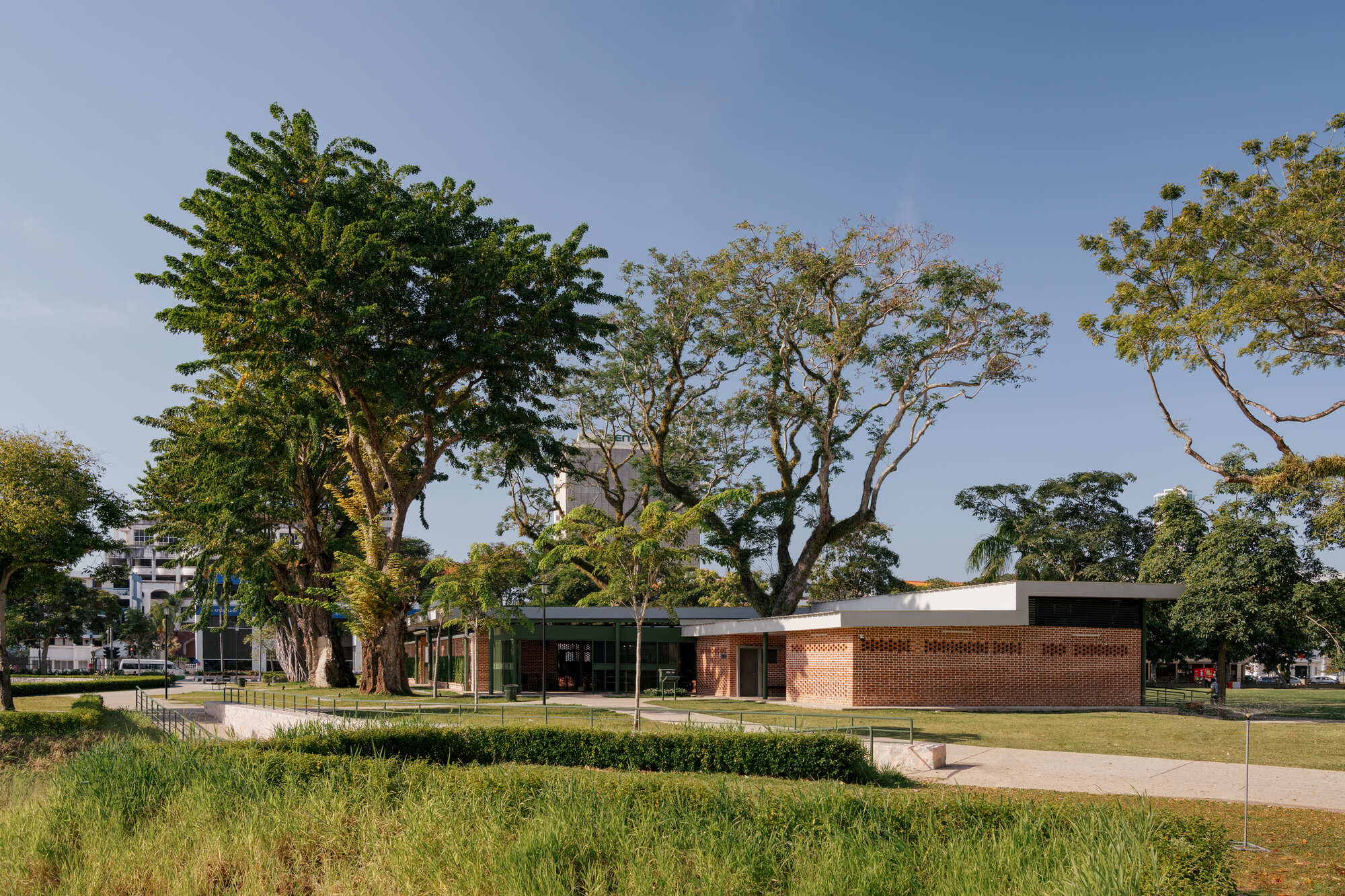 Brick screen and rain trees on the Fort Cornwallis side of Astaka Kota Selera, Padang Kota Lama