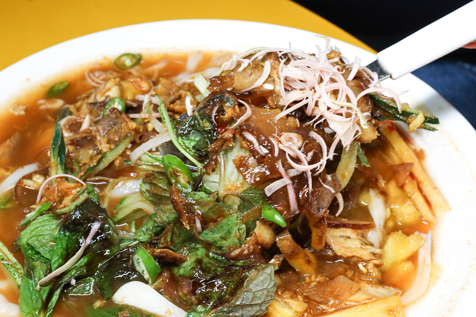 Bowls of assam laksa at Kim Laksa Balik Pulau with homemade nutmeg juice