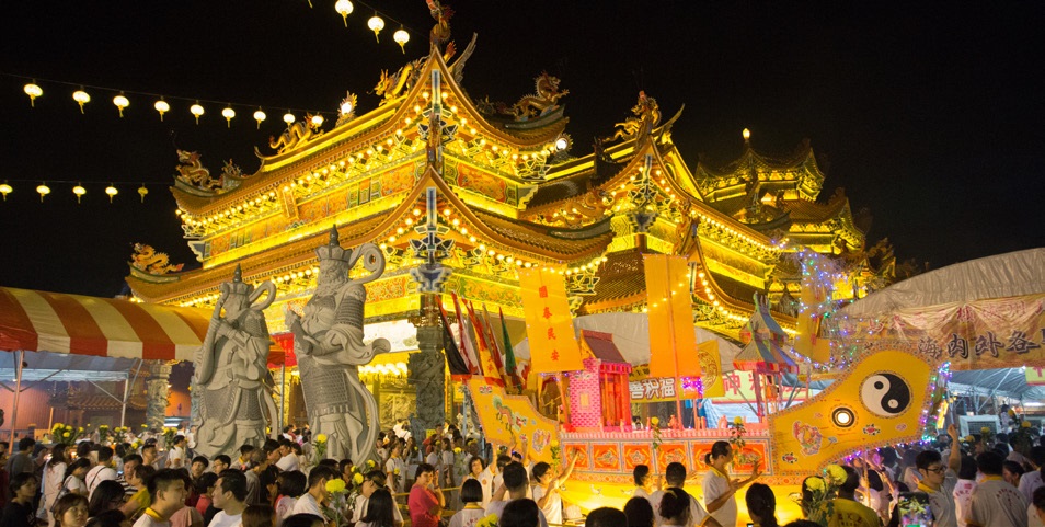 Nine Emperor Gods 2026 in Penang: Yellow Flags, Vegetarian Stalls, and Higher Veg Prices